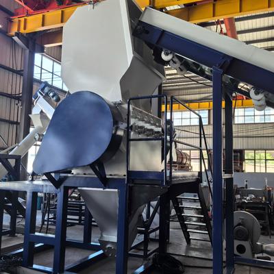 Купить Automatic HDPE Bottles Crusher Machine 90KW for Plastic Recycling 1000kg/hr online manufacture